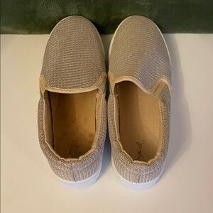 Qupid Women’s Size 7 Glittery Slip-On Sneakers